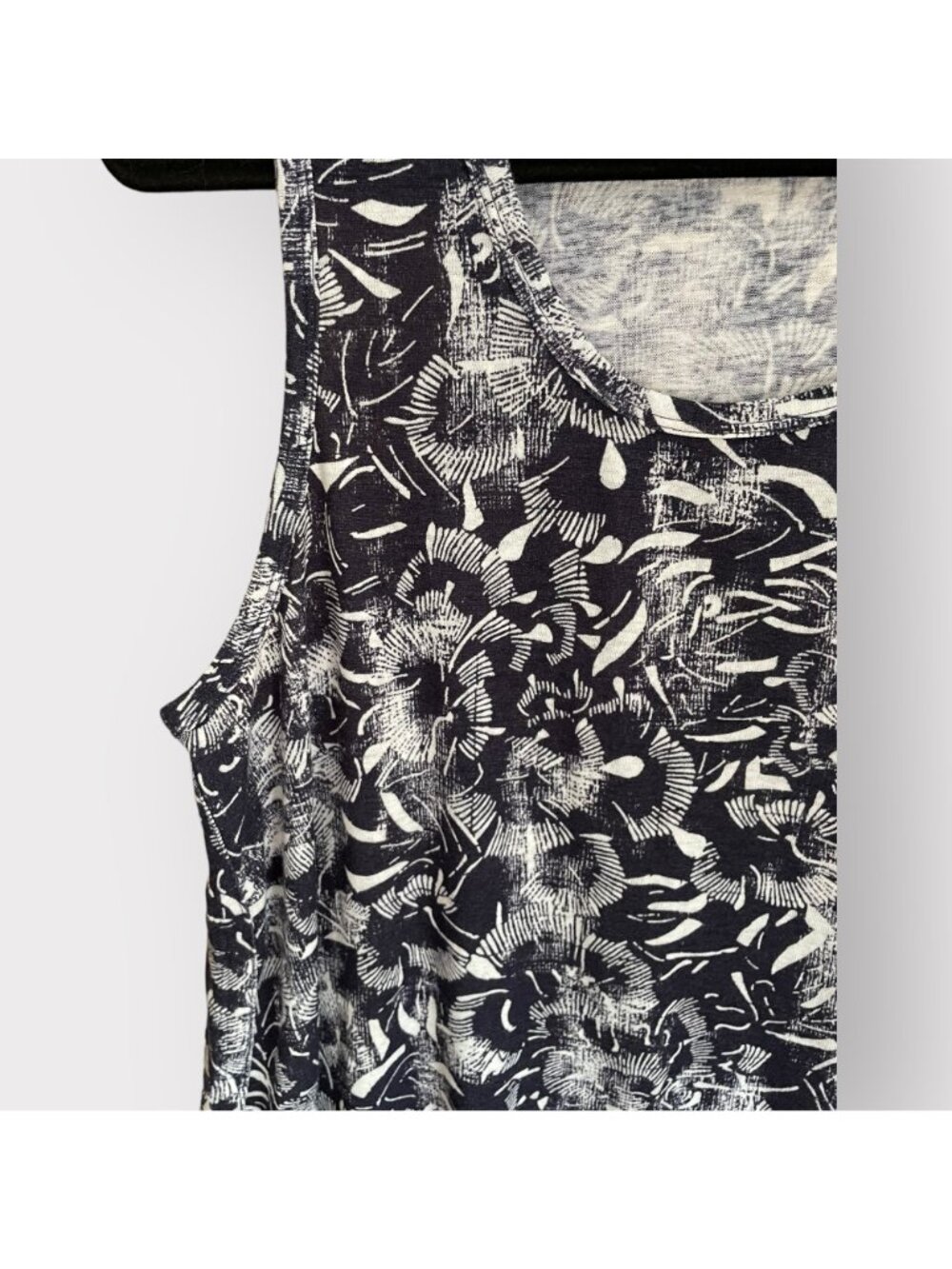 Athleta Size XL Navy Blue White Breezy Leaf Print Round Neck Racerback Tank Top - Picture 4 of 14